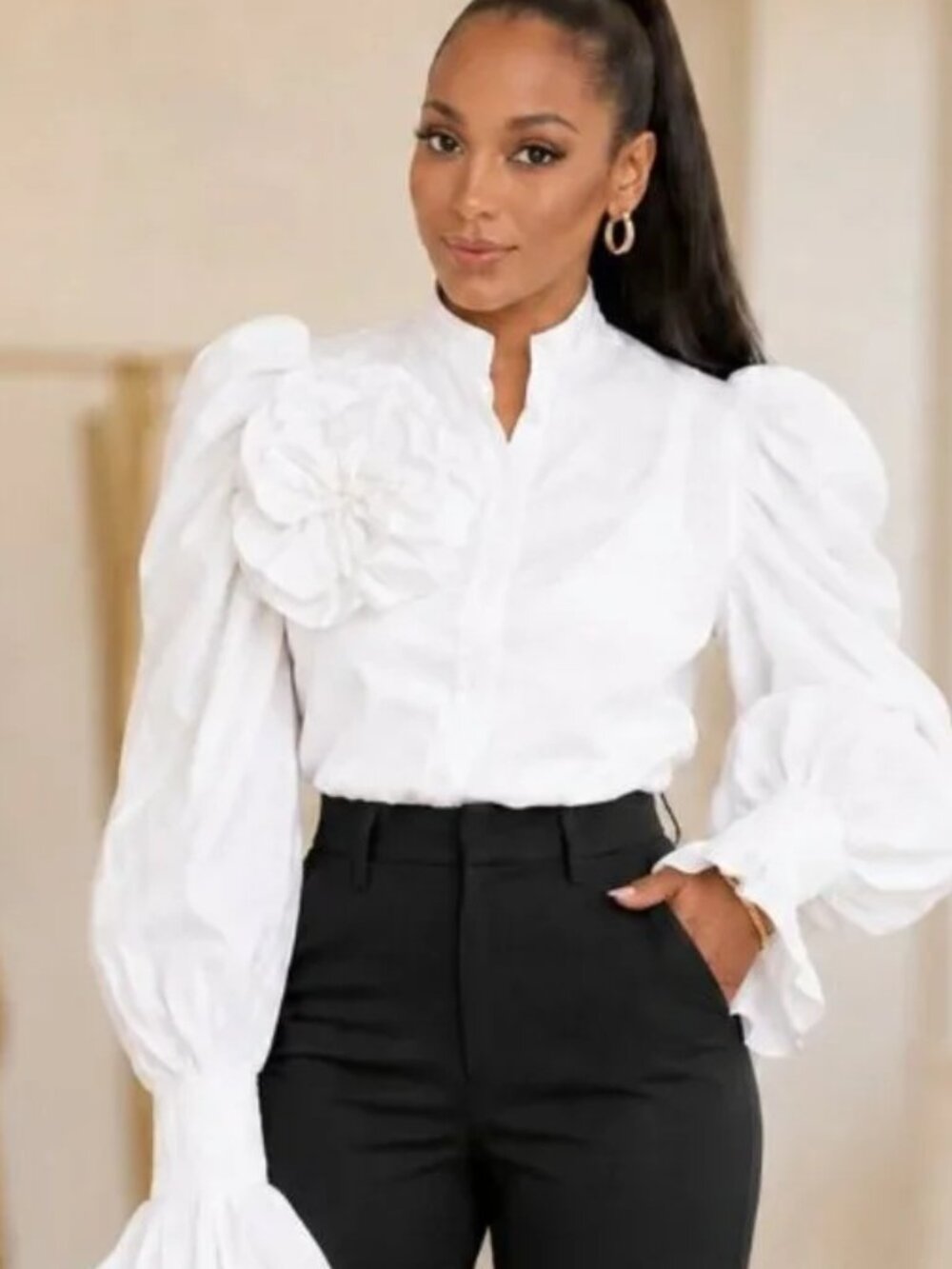 White 3D Floral Appliqué Statement Sleeve Blouse M–L - Picture 2 of 6